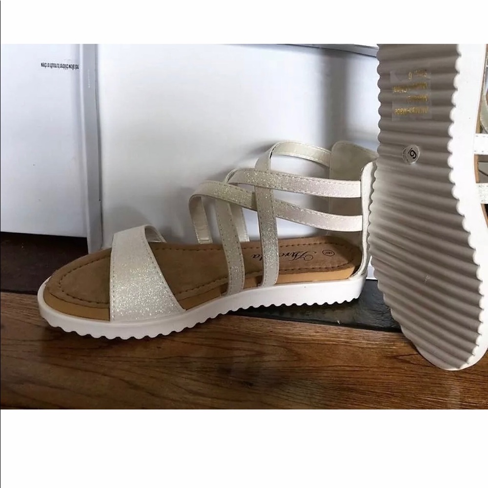 Atrevida women’s white sparkle sandals size 6 NIB